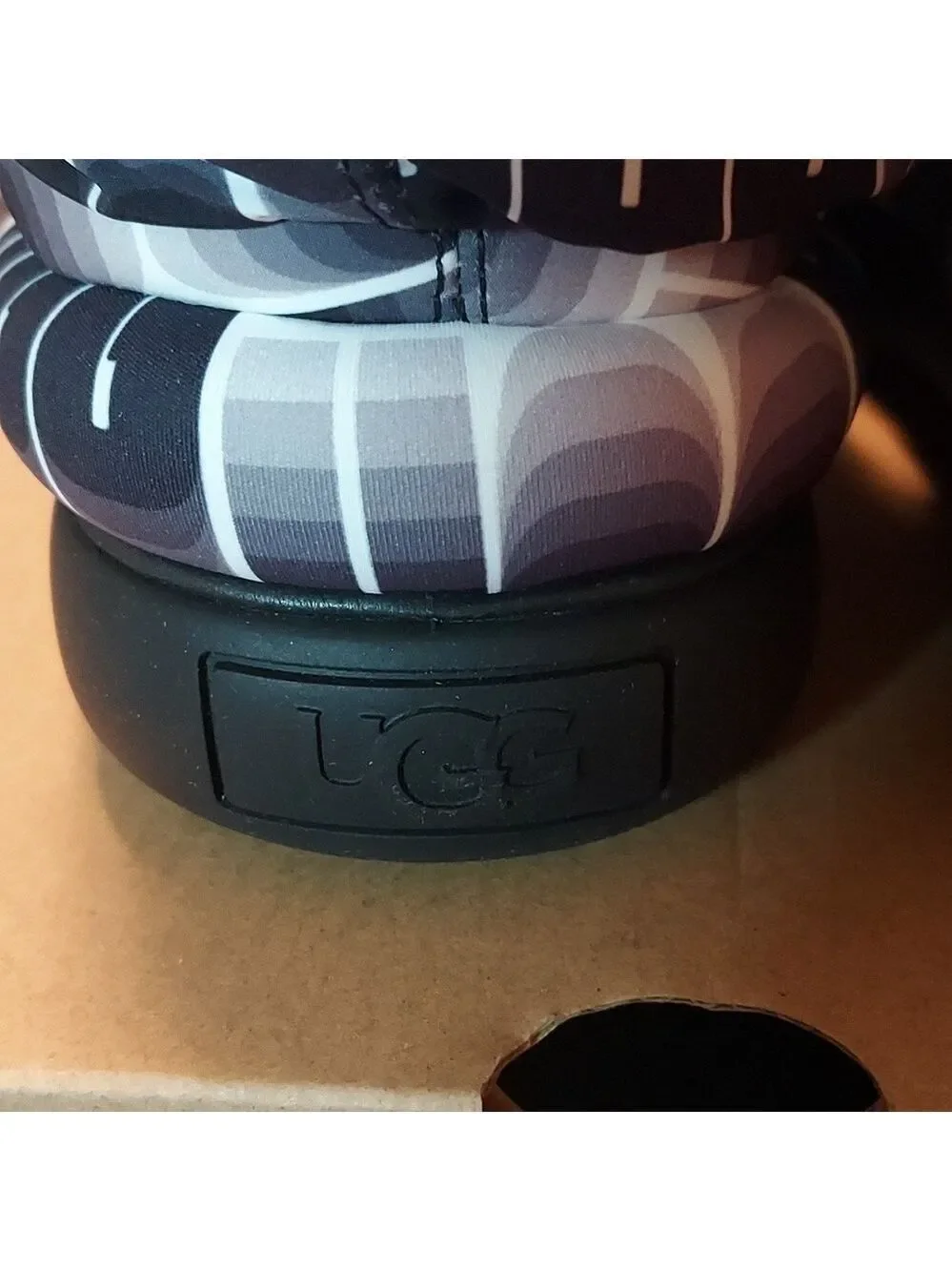 Ugg Classic Maxi Wavelength Short Black White Logo